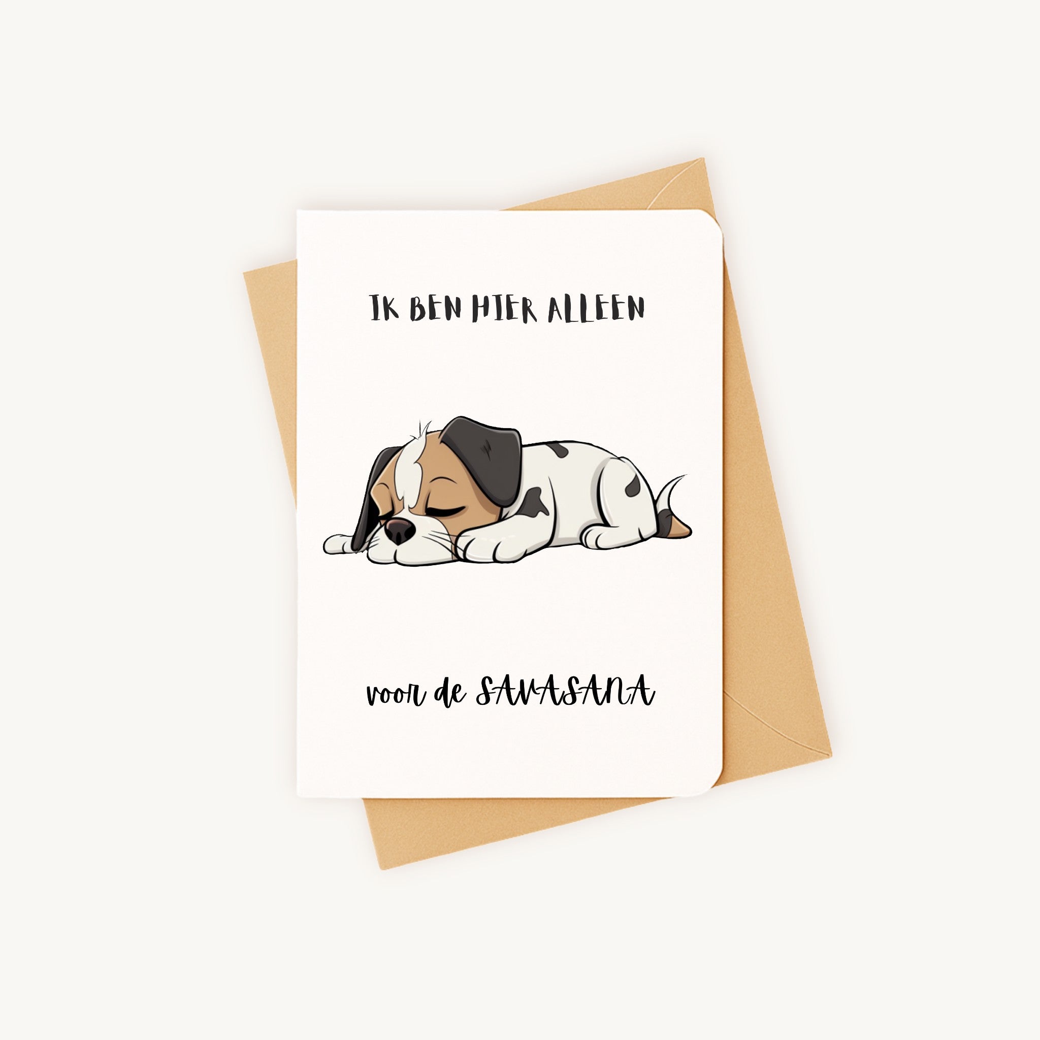 Grappige kaart yoga puppy met kraft envelop