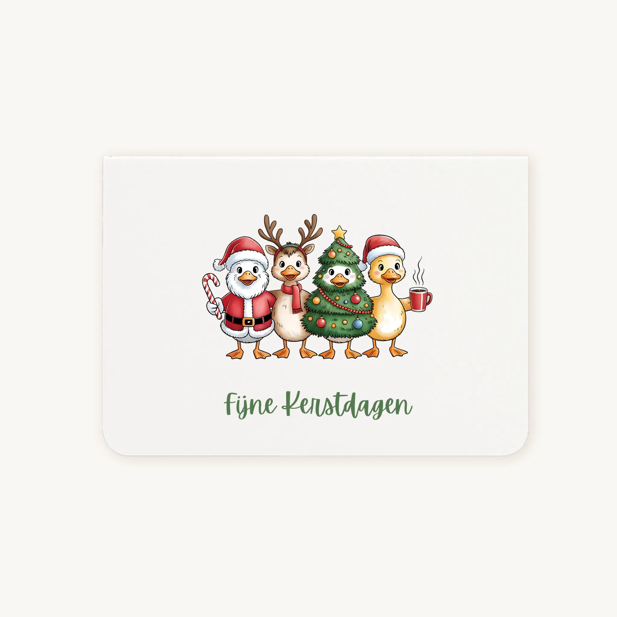 Liggende dubbelgevouwen kerstkaart met vier verklede kerst-eenden in watercolorstijl en sierlijke tekst ‘Fijne Kerstdagen’, flatlay op lichte achtergrond.