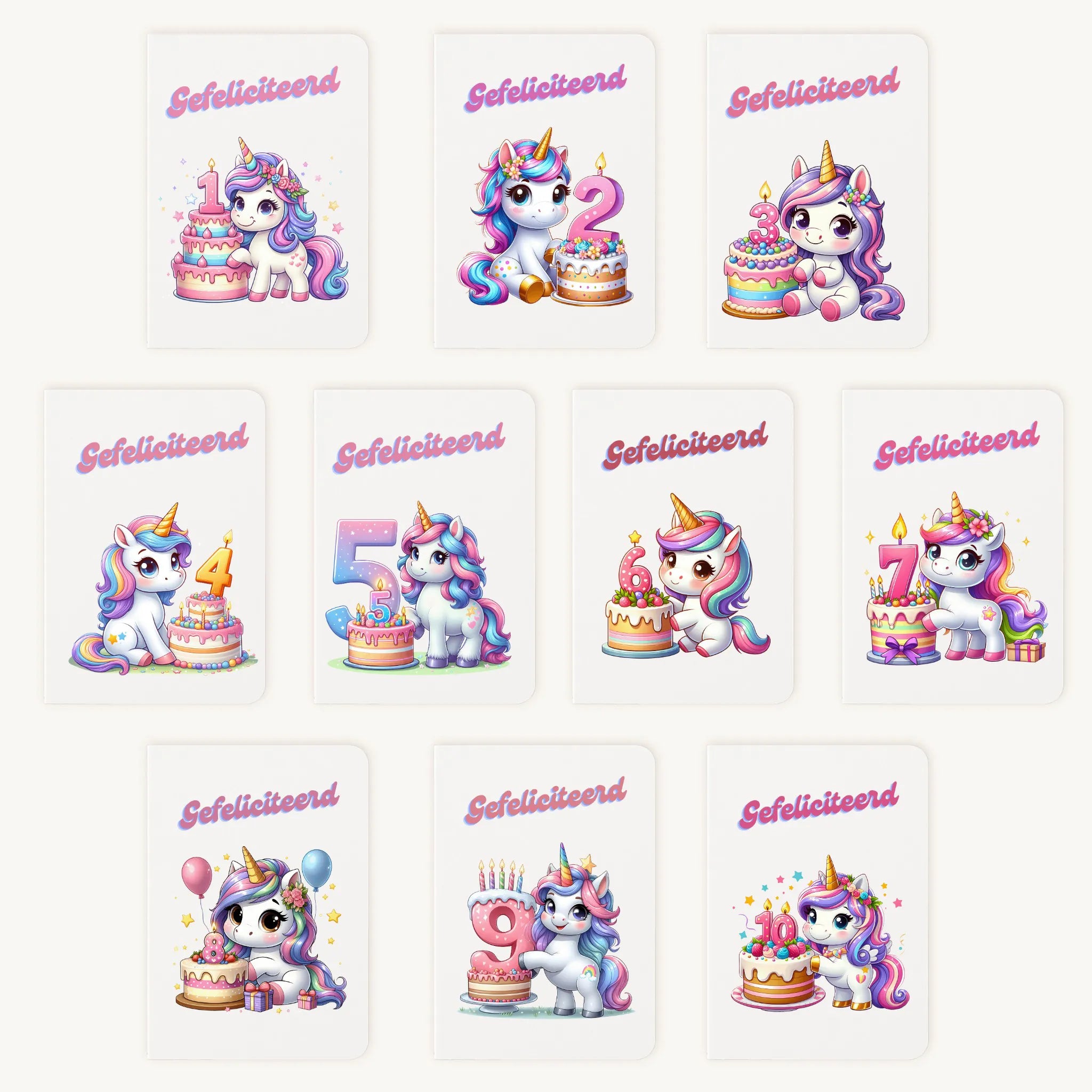 Flatlay van 10 kleurrijke eenhoorn-verjaardagskaarten met afgeronde hoeken, netjes gerangschikt in twee rijen van vijf op een lichte houten tafel, inclusief kraft enveloppen.