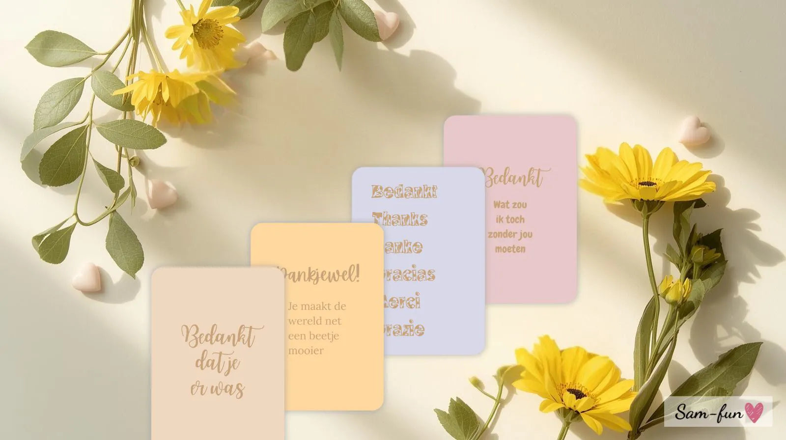 Bedankkaart met groene bladeren en gele bloemen en handgeschreven dankbaarheidsboods chap op lichte achtergrond