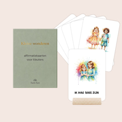 Affirmatiekaarten voor kleuters met illustraties in aquarel voor meisjes met houten kaarthouder