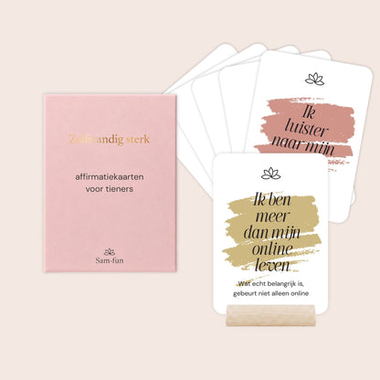 Affirmatiekaarten voor tieners in minimalistische stijl met subtekst en houten kaarthouder