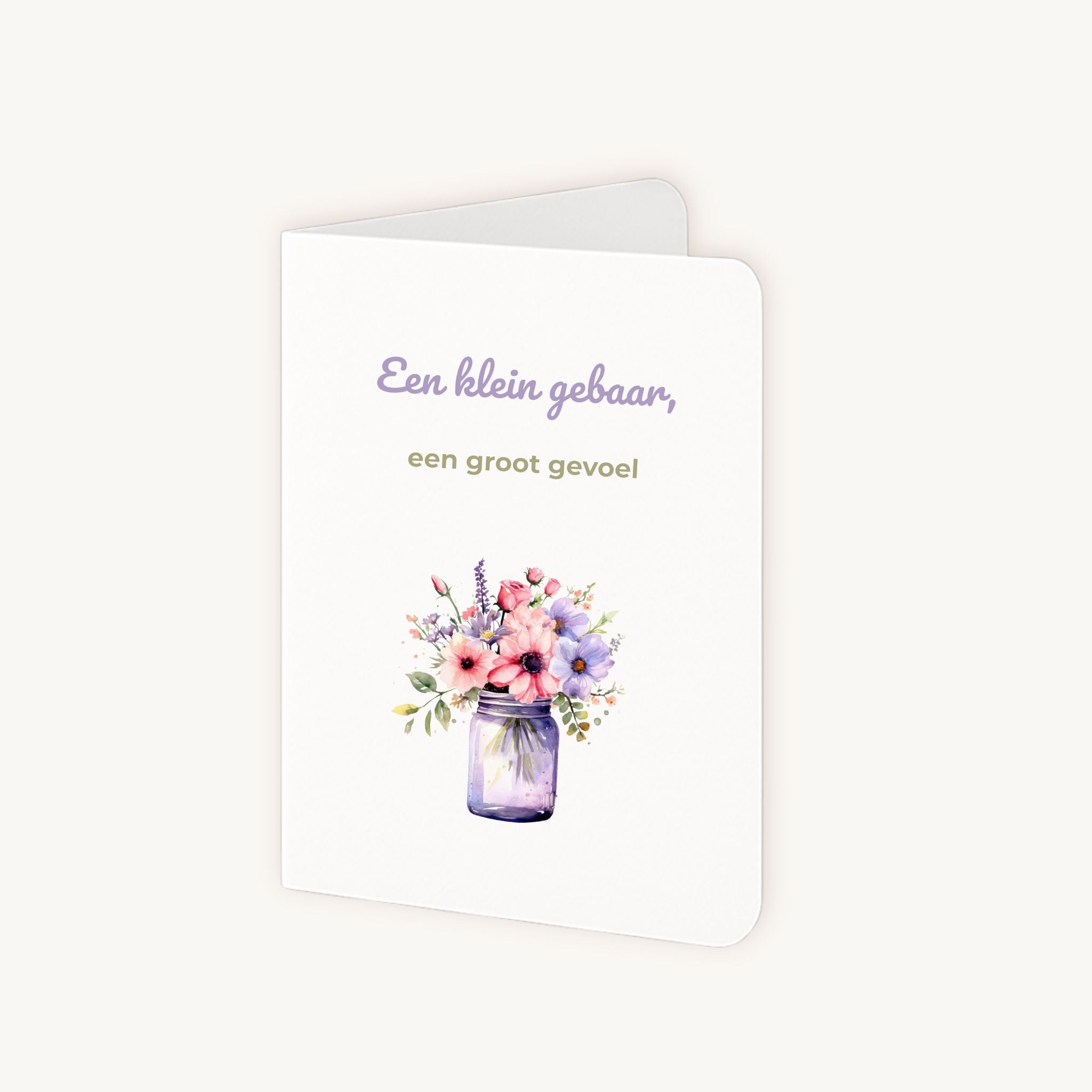 Aquarel wenskaart bloemen half geopend naast kraft envelop A6 formaat