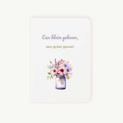 Aquarel wenskaart bloemen voorkant met vaas en tekst Een klein gebaar een groot gevoel