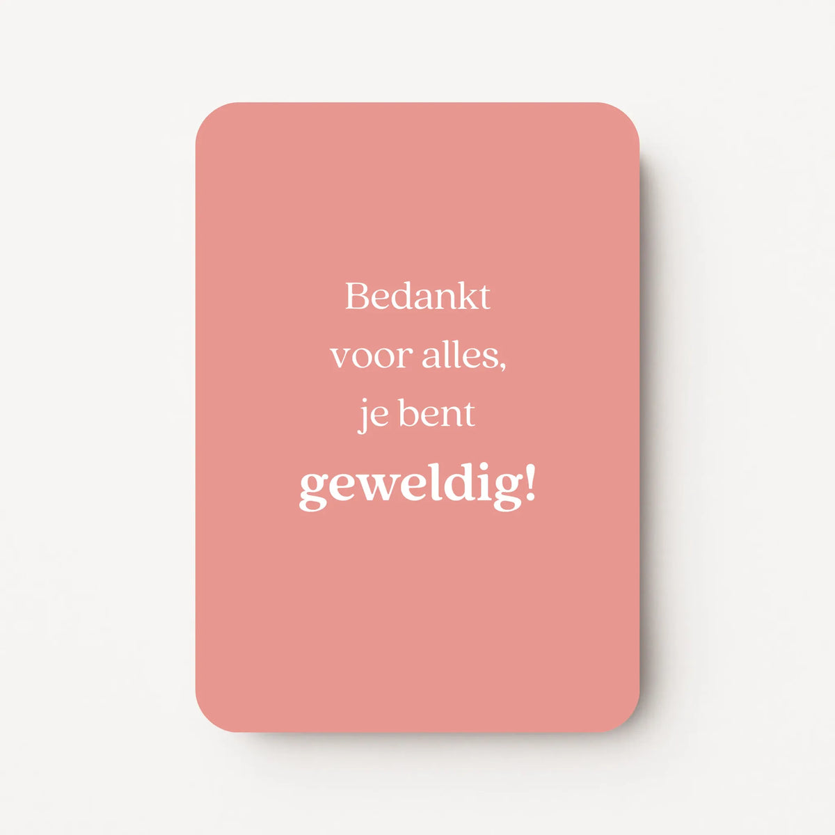 Staande lichtroze bedankkaart met witte tekst "Bedankt voor alles, je bent geweldig!".