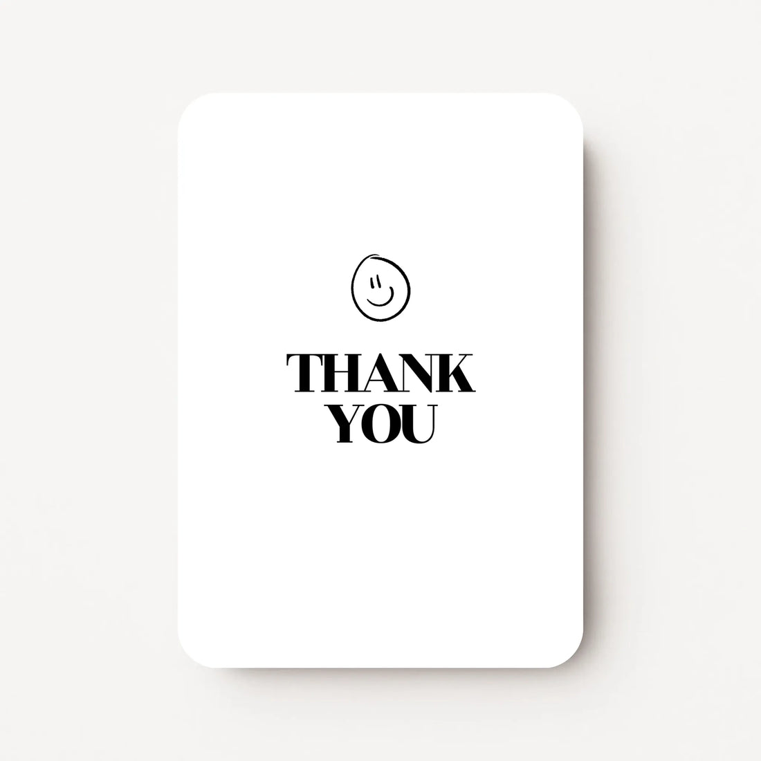 Staande witte bedankkaart met zwarte tekst "THANK YOU" en een zwarte smiley.