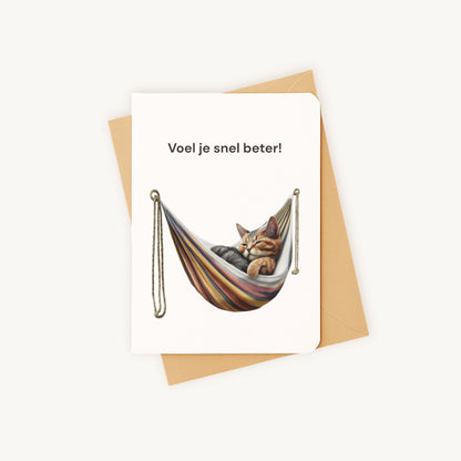 Beterschapskaart liggend naast bijpassende kraft envelop