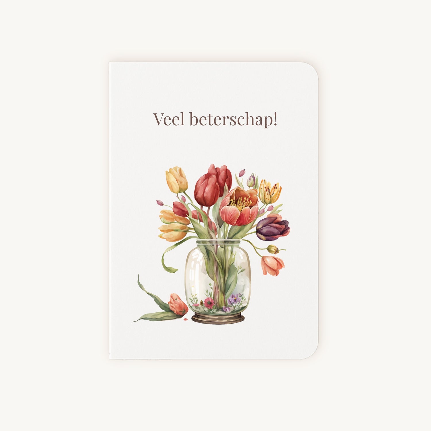 Beterschapskaart met kleurrijke tulpen in glazen vaas, voorkant