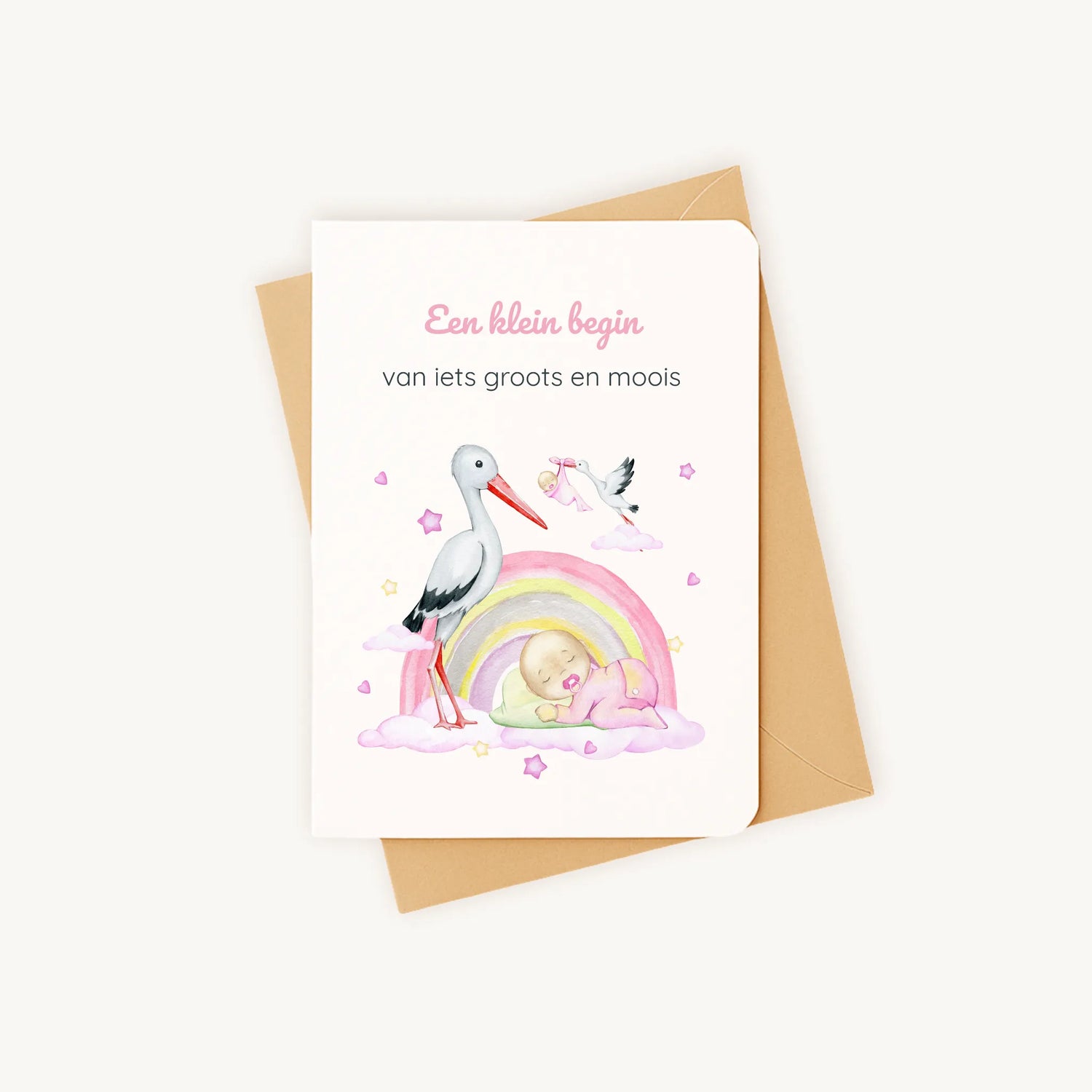 Staande kaart geboorte meisje met ooievaar en regenboog op kraftenvelop.