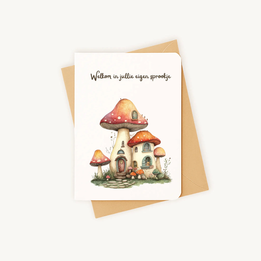 Staande nieuwe woning kaart met paddenstoelenhuis op kraftenvelop.