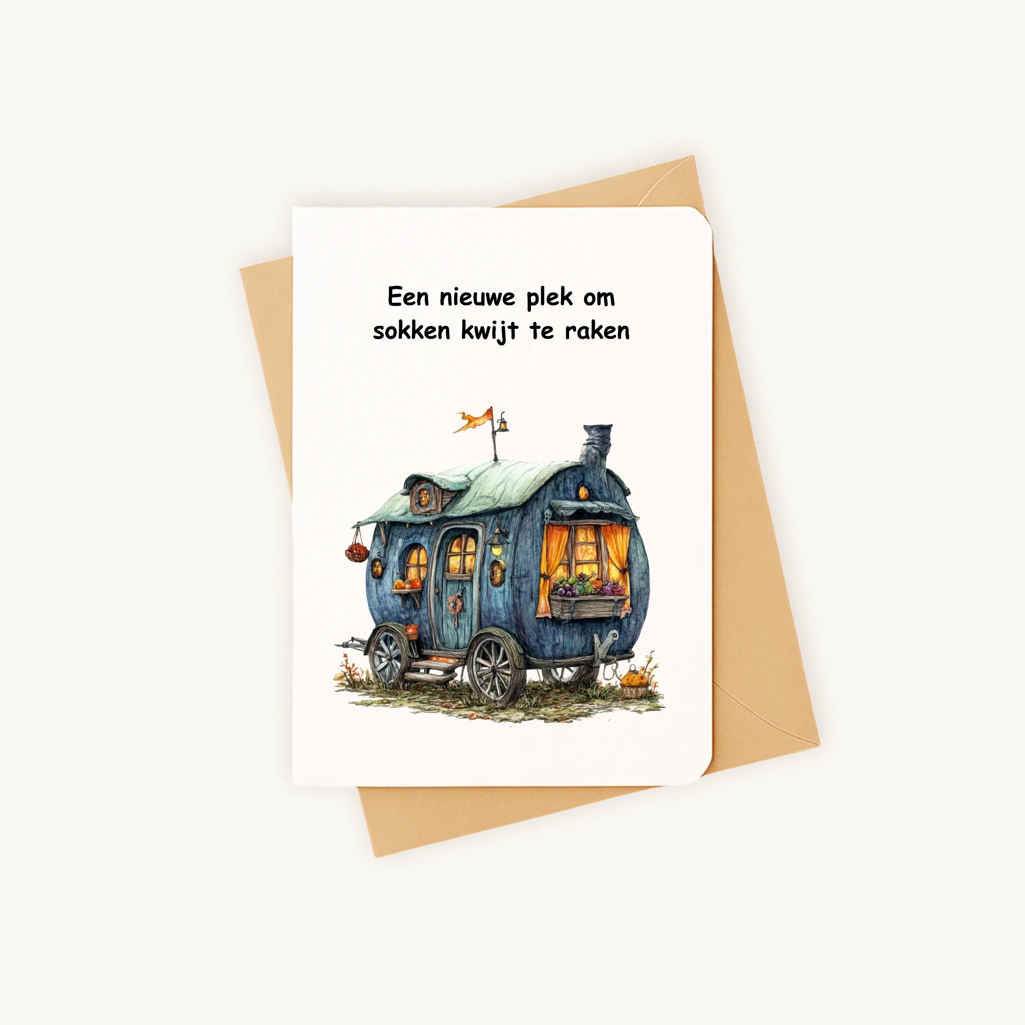 Staande kaart met blauwgroene woonwagen op kraftenvelop.