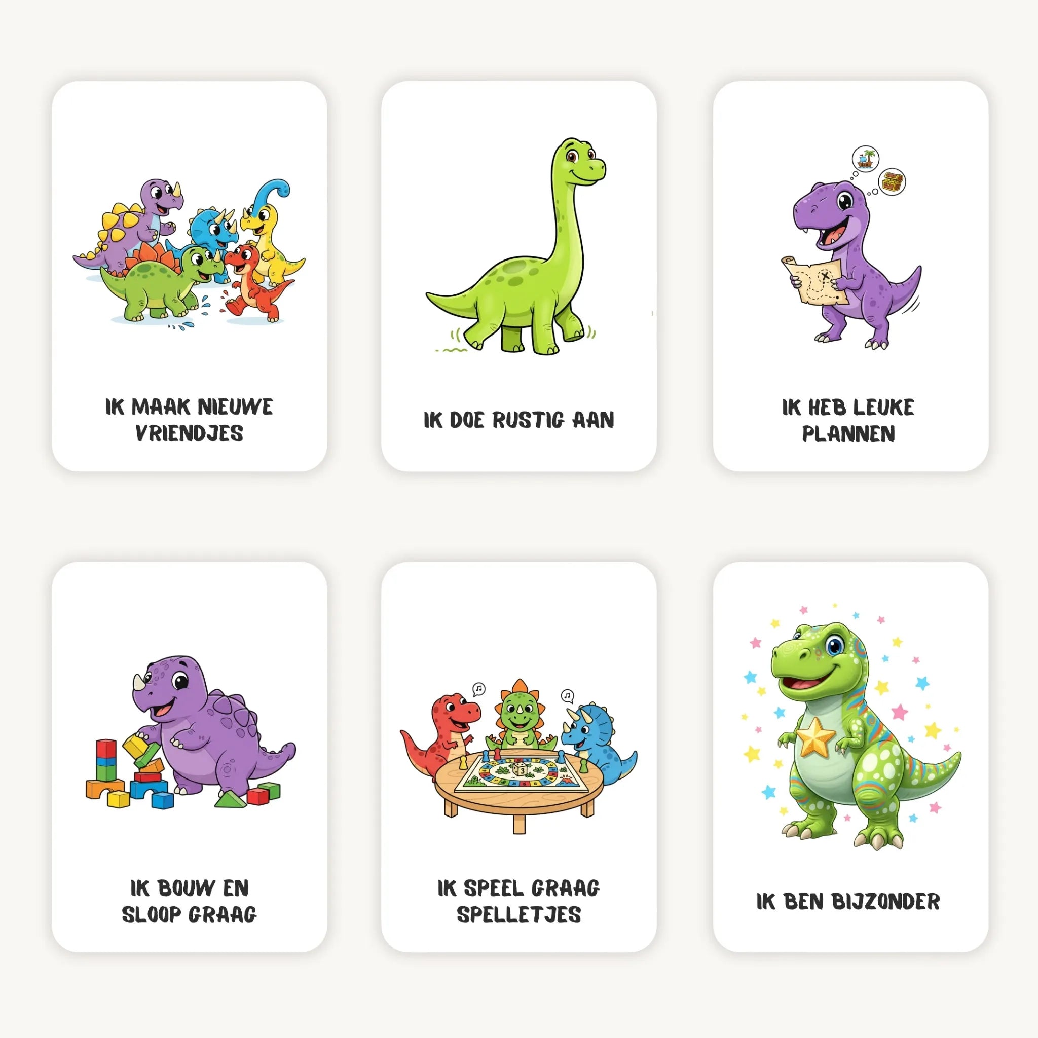Flatlay van 6 kleurrijke cartoonkaarten voor kleuters met dinosaurussen, in jongensstijl met afgeronde hoeken en speelse blauwe en groene tinten.