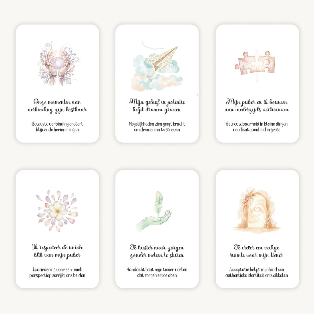 Flatlay van 6 dreamy boho aquarelkaarten met affirmaties en subtekst over het opvoeden van pubers en tieners, in zachte natuurlijke kleuren met afgeronde hoeken en een dromerige, verfijnde uitstraling.