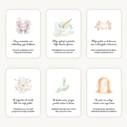 Flatlay van 6 dreamy boho aquarelkaarten met affirmaties en subtekst over het opvoeden van pubers en tieners, in zachte natuurlijke kleuren met afgeronde hoeken en een dromerige, verfijnde uitstraling.