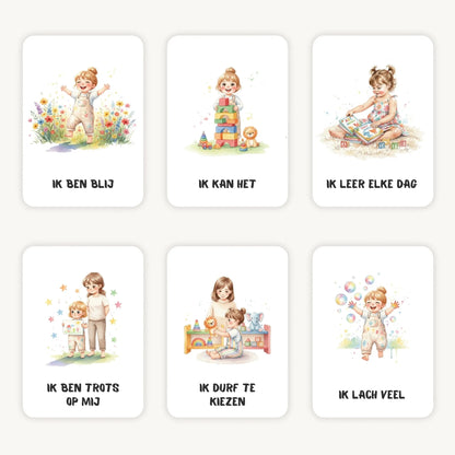 Flatlay van zes affirmatiekaarten met aquarelillustraties van meisjes op een lichte achtergrond, zacht en dromerig weergegeven.
