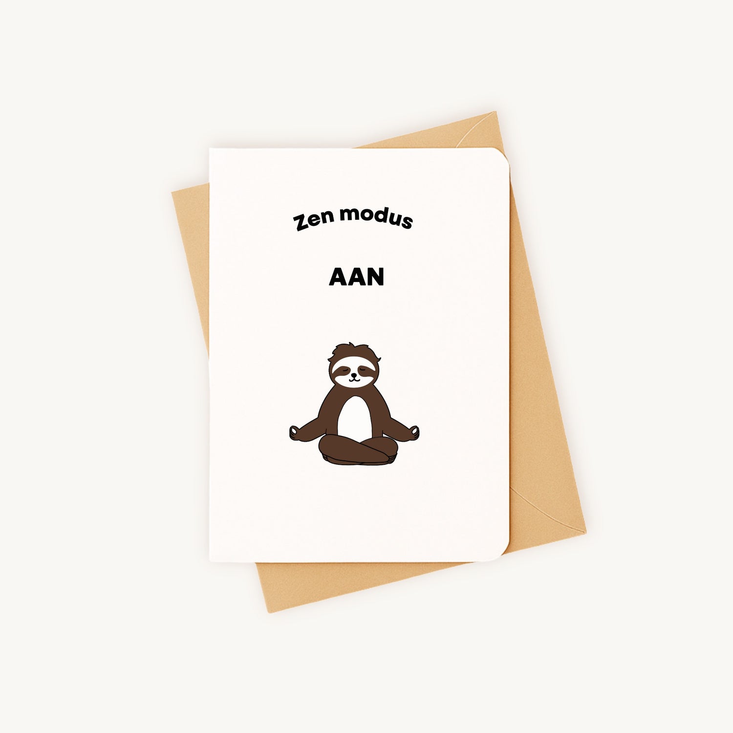 Grappige kaart mediterende luiaard met bijpassende kraft envelop