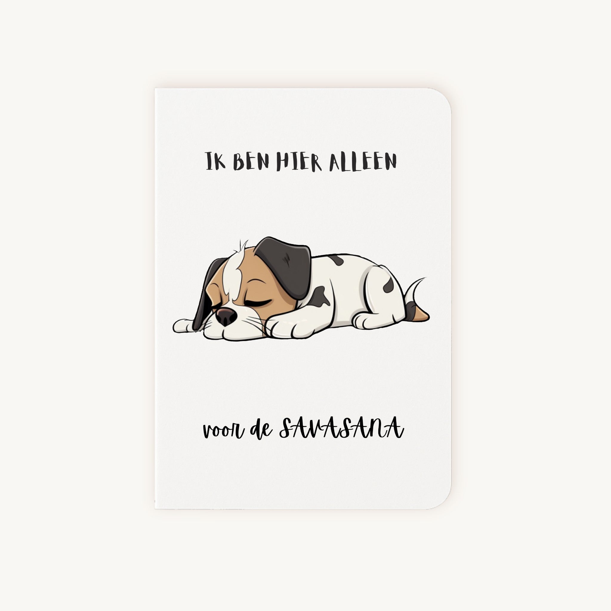 Grappige kaart met slapende puppy en savasana tekst