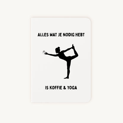 Grappige kaart met zwart yoga silhouet en tekst alles wat je nodig hebt is koffie en yoga