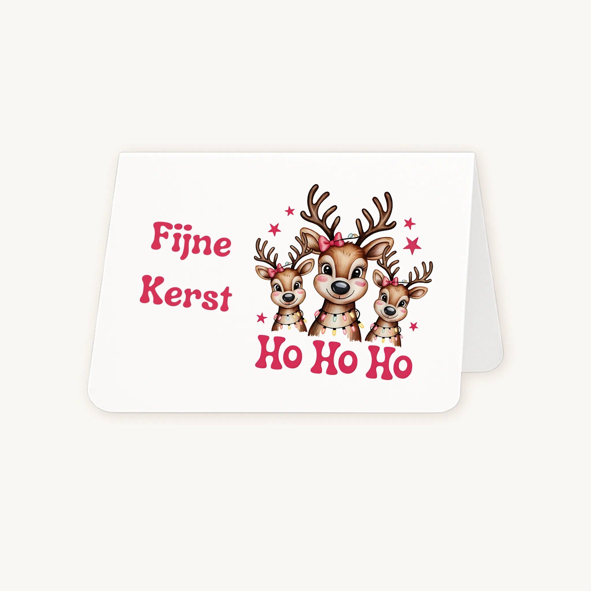 Liggende kerstkaart half geopend met drie aquarel rendieren en sierlijke feesttekst.