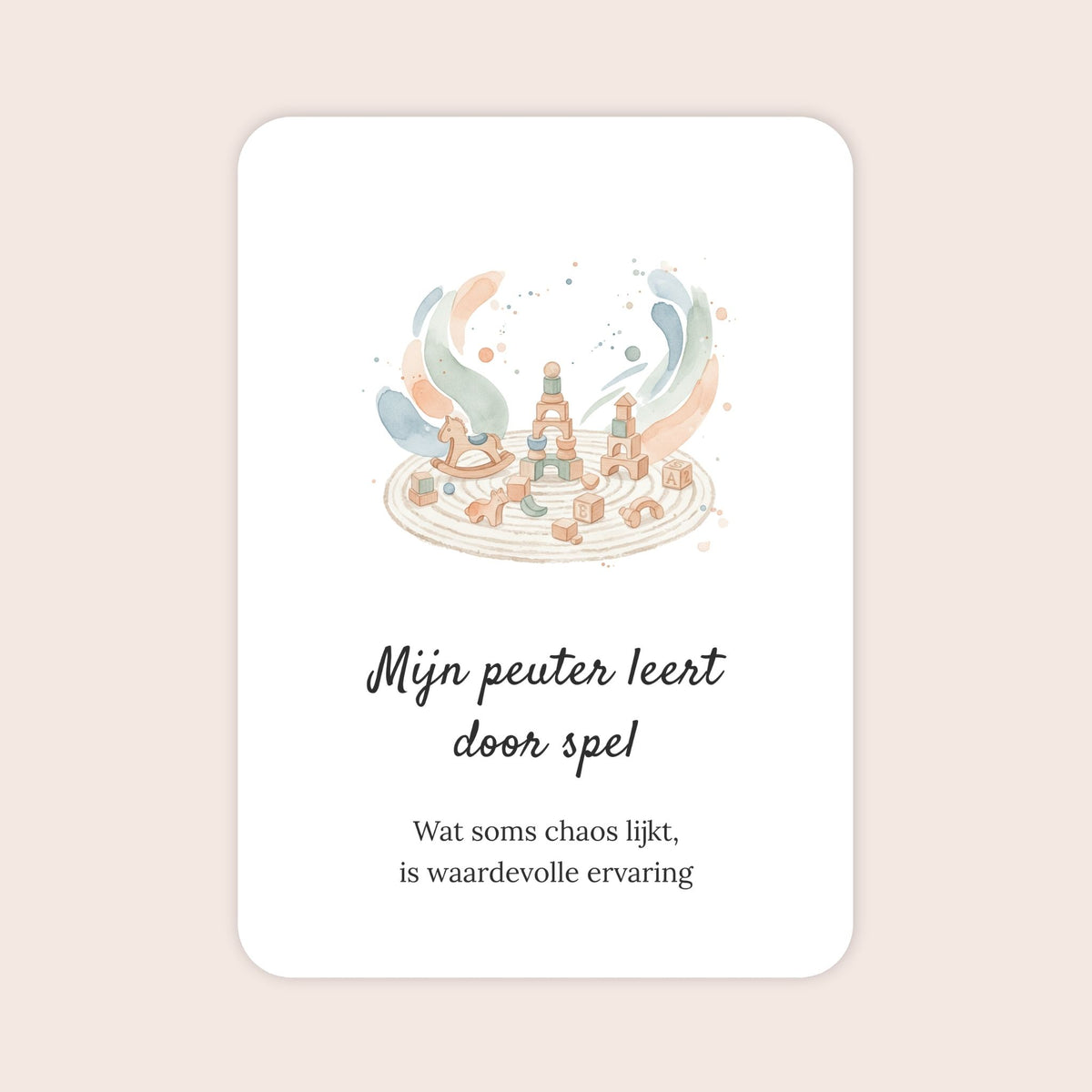 Affirmatiekaart uit de set Kleine ontdekkers voor ouders van peuters met de tekst: ‘Mijn peuter leert door spel’ en daaronder: ‘Wat soms chaos lijkt, is waardevolle ervaring’