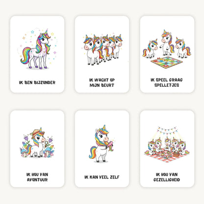 Flatlay van zes A7 magische affirmatiekaarten voor kleuters met eenhoorns op een lichte achtergrond