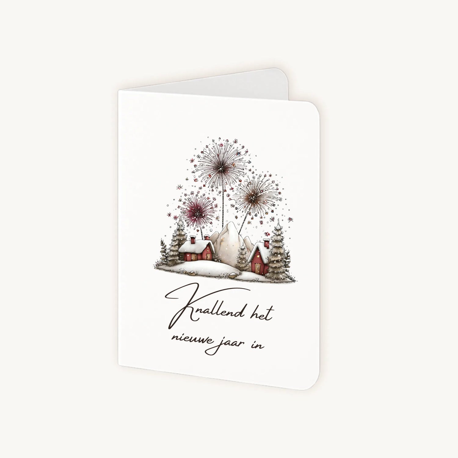 Staande nieuwjaarskaart half geopend met sneeuwlandschap en kleurrijk vuurwerk.