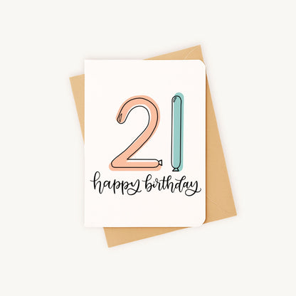 Verjaardagskaart 21 liggend met kraft envelop klaar voor verzending