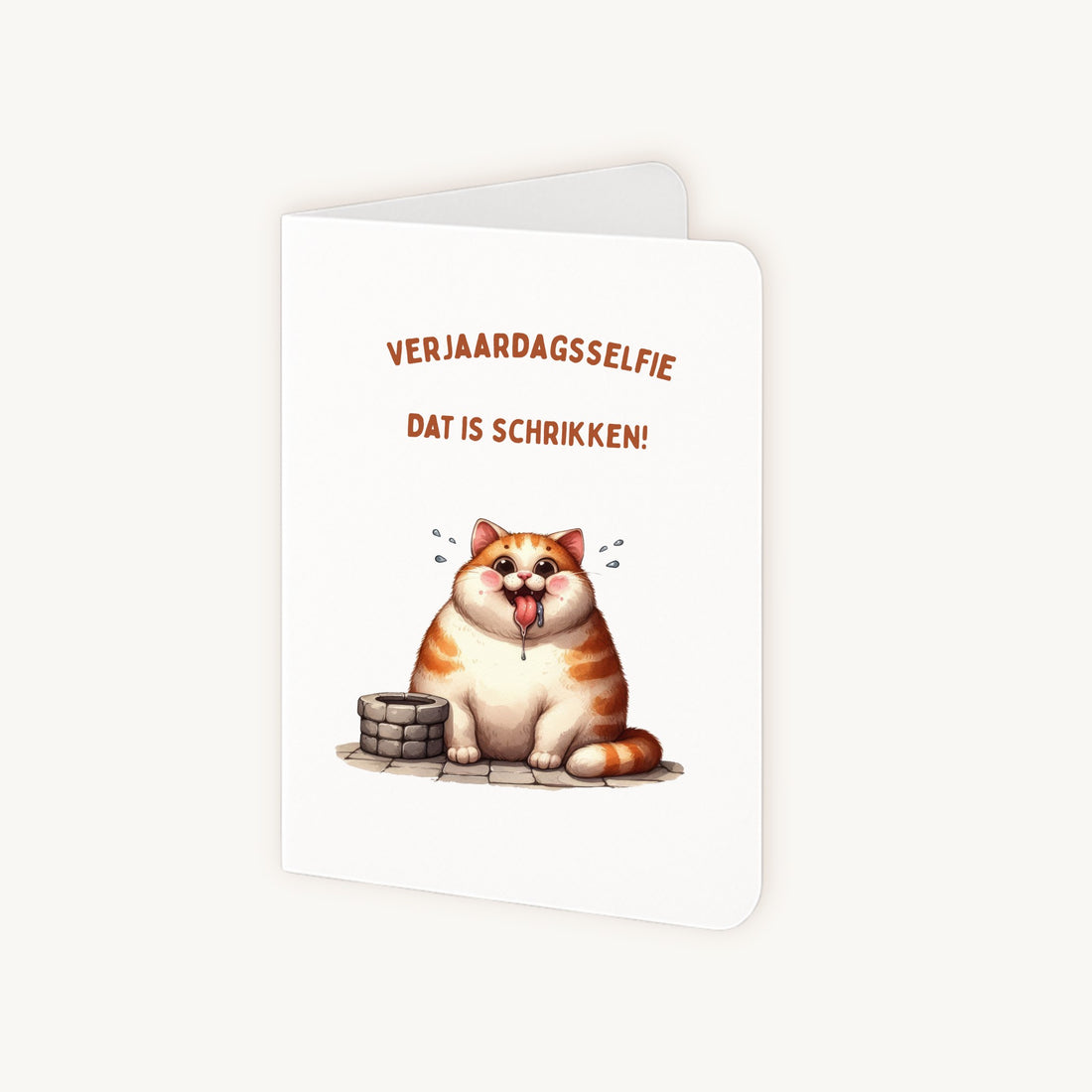 Half geopende verjaardagskaart met grappige kattentekst