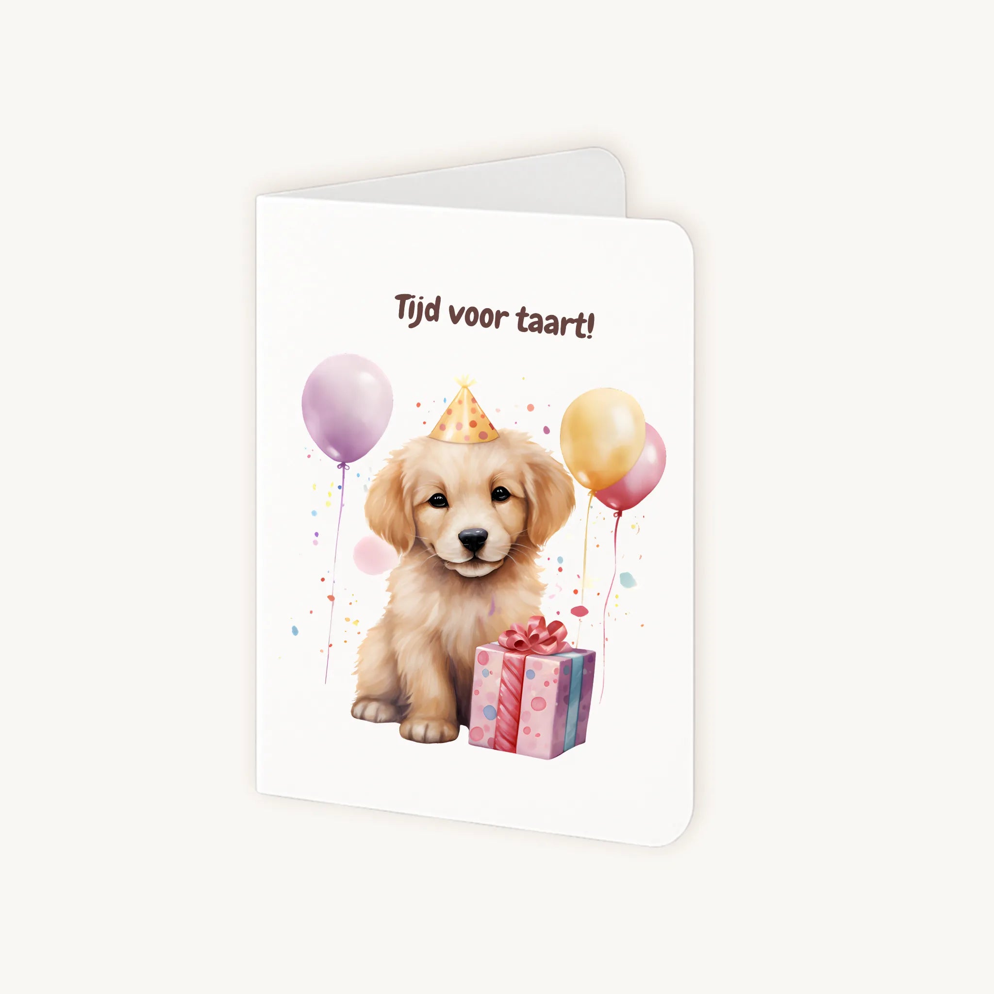 Staande verjaardagskaart half geopend met puppyillustratie.