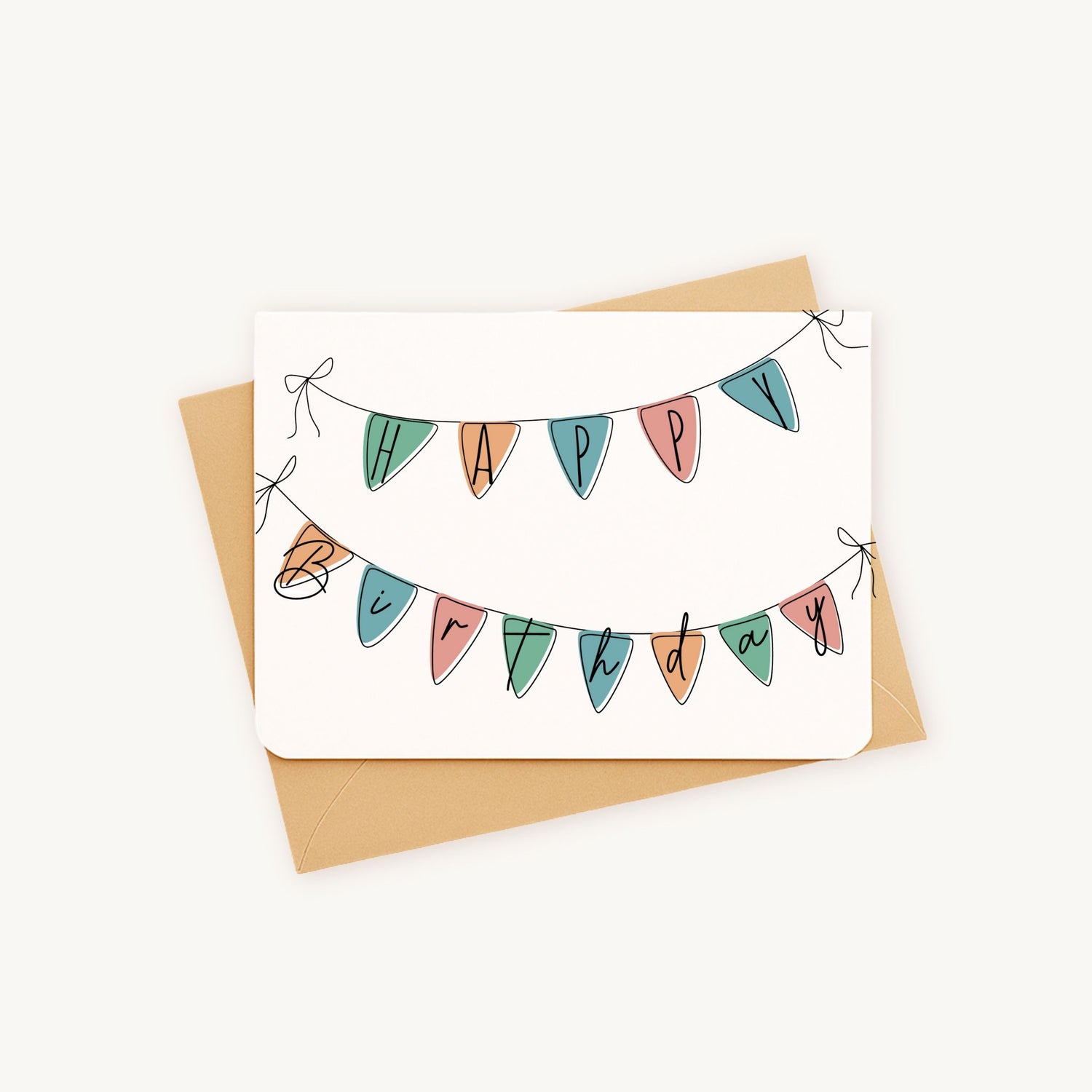 Verjaardagskaart kleurrijke banners liggend met kraft bruine envelop