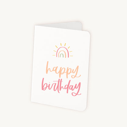 Verjaardagskaart regenboog half geopend, witte binnenkant zichtbaar