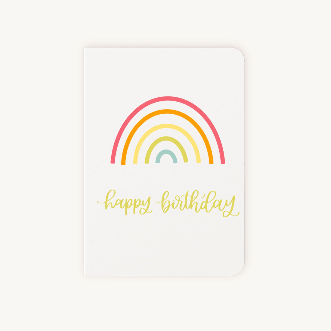 Voorkant verjaardagskaart met regenboog en happy birthday teks