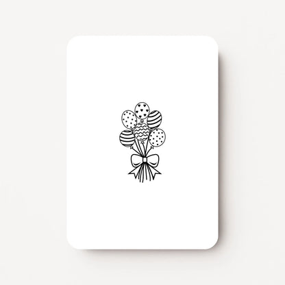 Staande witte verjaardagskaart met een zwarte lijntekening van zes ballonnen en een strik.