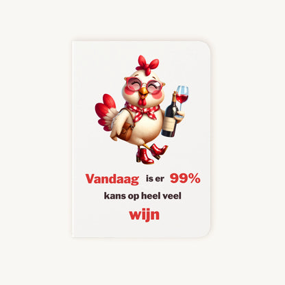 Staande dubbelgevouwen verjaardagskaart met schattige kip met bril, rode laarsjes en een fles wijn, met tekst Vandaag is er 99% kans op heel veel wijn, flatlay op lichte achtergrond.
