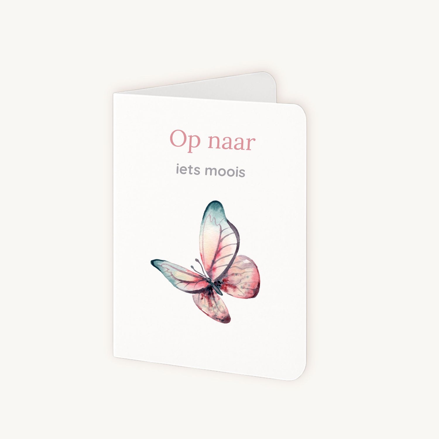 Dubbelgevouwen vlinderkaart aquarel half geopend op witte achtergrond