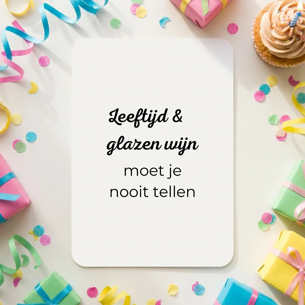 A6 verjaardagskaart met kleurrijke confetti, slingers en cadeautjes op lichte achtergrond, vrolijke algemene verjaardagssfeer